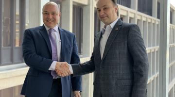 Jason Sanabia, president and CEO of Raith America (left), with Vladimir Bulović, the founding faculty director of MIT.nano and the Fariborz Maseeh (1990) Professor of Emerging Technology.Photo courtesy of MIT.nano.